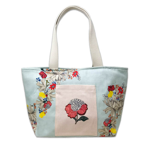 Botanical Blooms Beach / Tote Bag