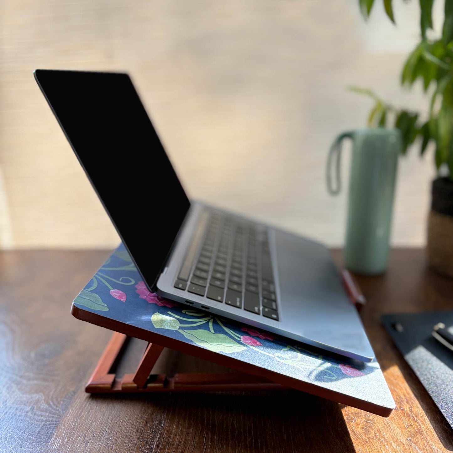 Lotus Jaal Laptop Stand