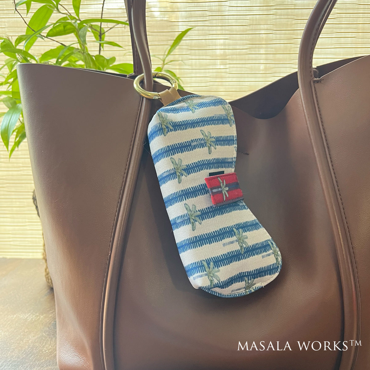 Tropical Escape Spectacle Case With Ring